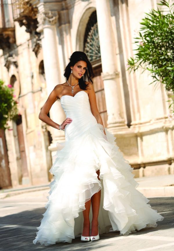 Betaalbare strapless bruidsjurk ruffels