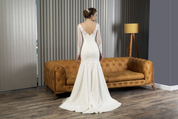 Trouwjurk-kant-mouwen-afneembare-Bruidsoutletwinkel